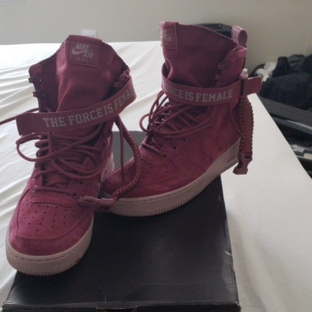 Nike Air Force - Women's